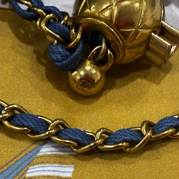 Chanel Makeup line Blue Floral Denim Shoulder Bag with Gold Accents - Picture 4 of 16